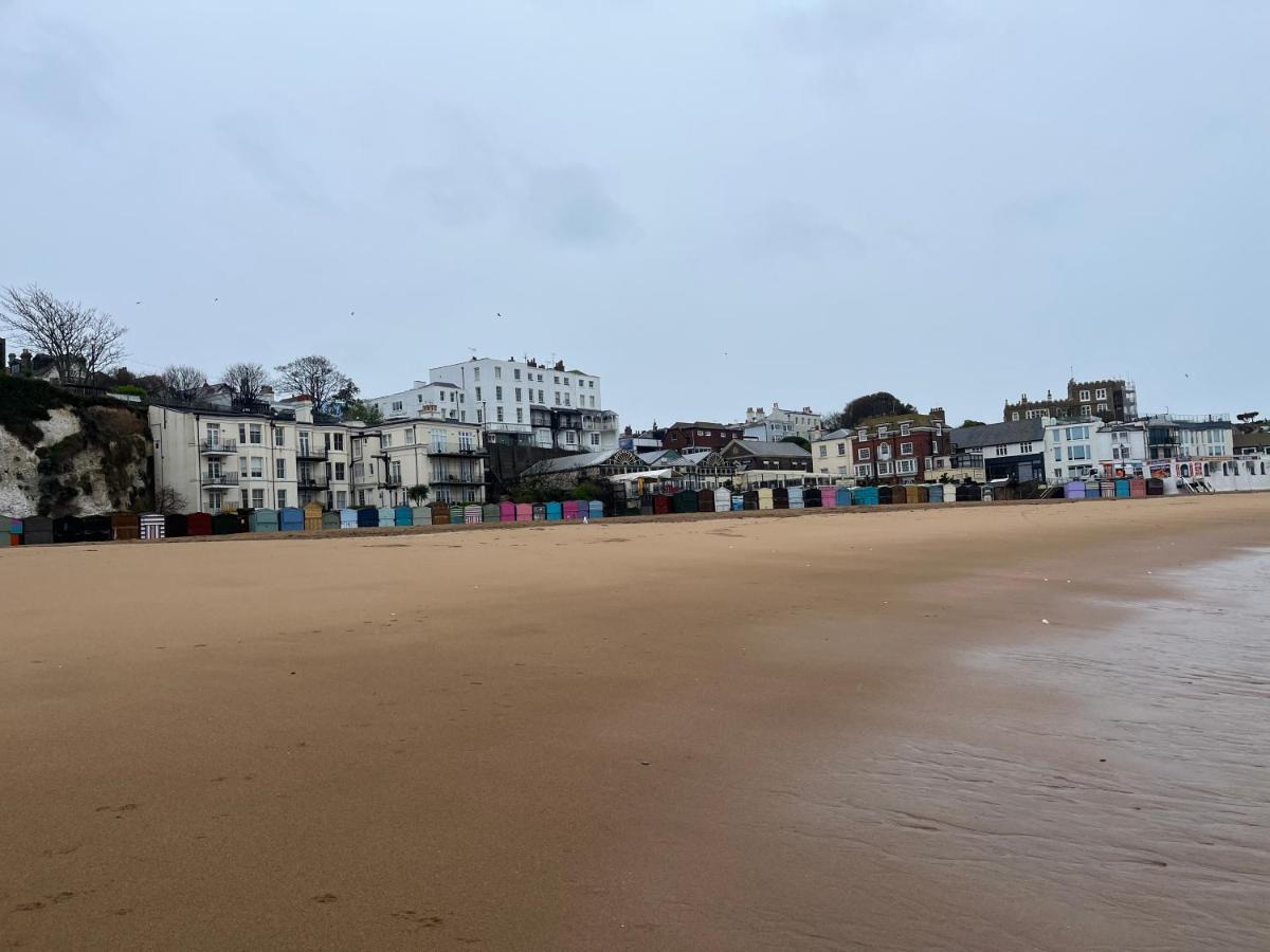 Stones Throw - Stunning House, Mins From Beach And Dogs Welcome Broadstairs Buitenkant foto